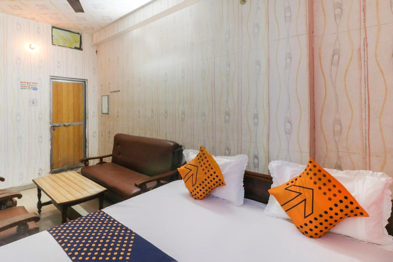 Spot On 67728 Ashish Guest House Jaunpur Екстериор снимка